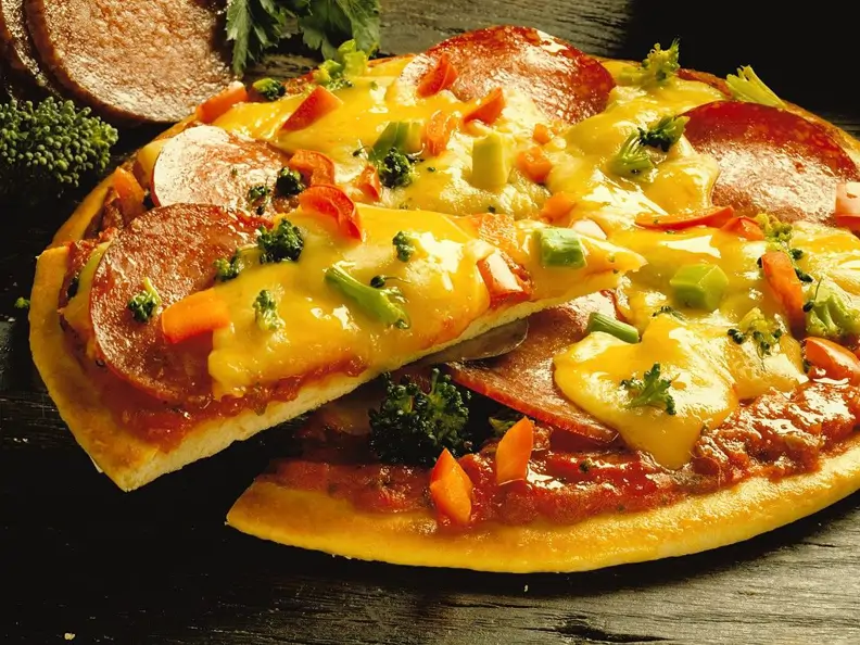 Pizza mit Salami