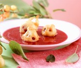 Kirschsuppe mit Kirschen in Backteig