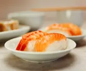 Lachs- und Garnelen-Nigiri