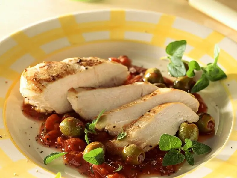 Hähnchenbrust mit Tomatensauce