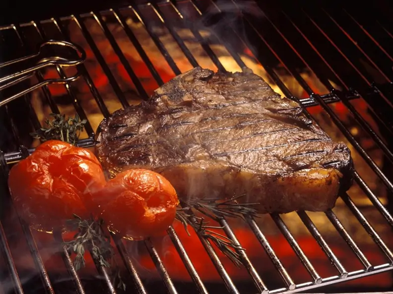Rumpsteak mit Tomaten vom Grill