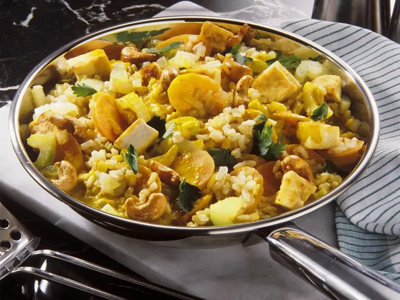 Reispfanne mit Gemüse und Tofu
