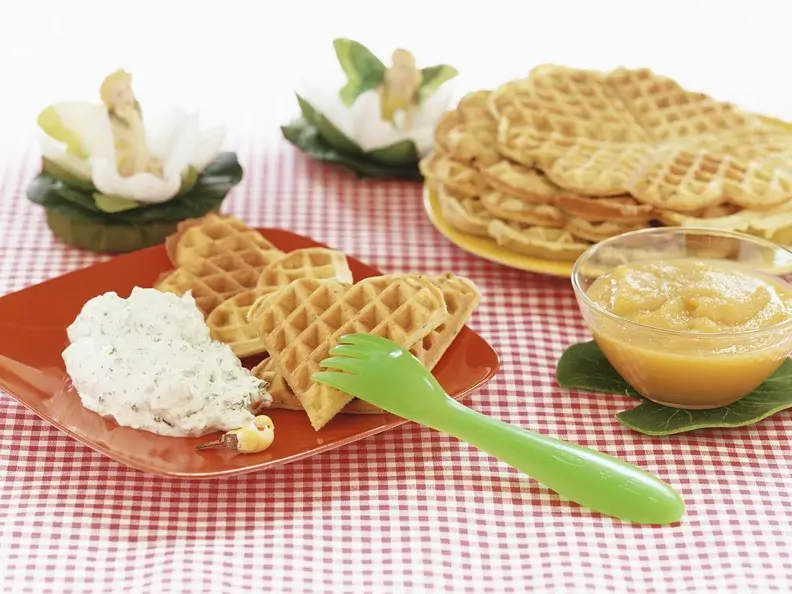 Pikante Waffeln mit Quark und Apfelmus