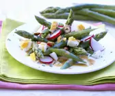 Spargelsalat mit Ei und Radieschen