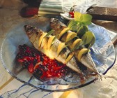 Räuchermakrelen mit Johannisbeer-Schalottensauce