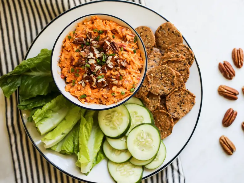 Buffalo-Pimento-Cheese-Dip mit Pekannusskernen