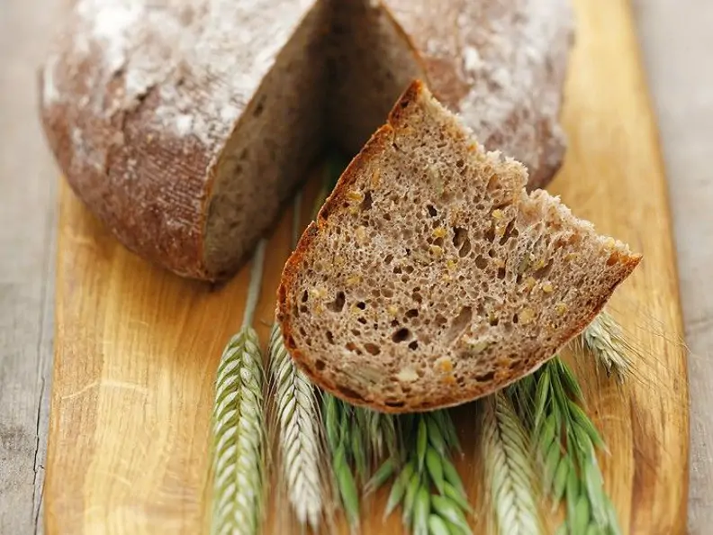 Gesundes Brot mit Kernen und Samen