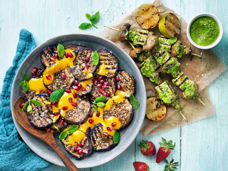 Auberginen mit Pilz-Tofu-Spießen
