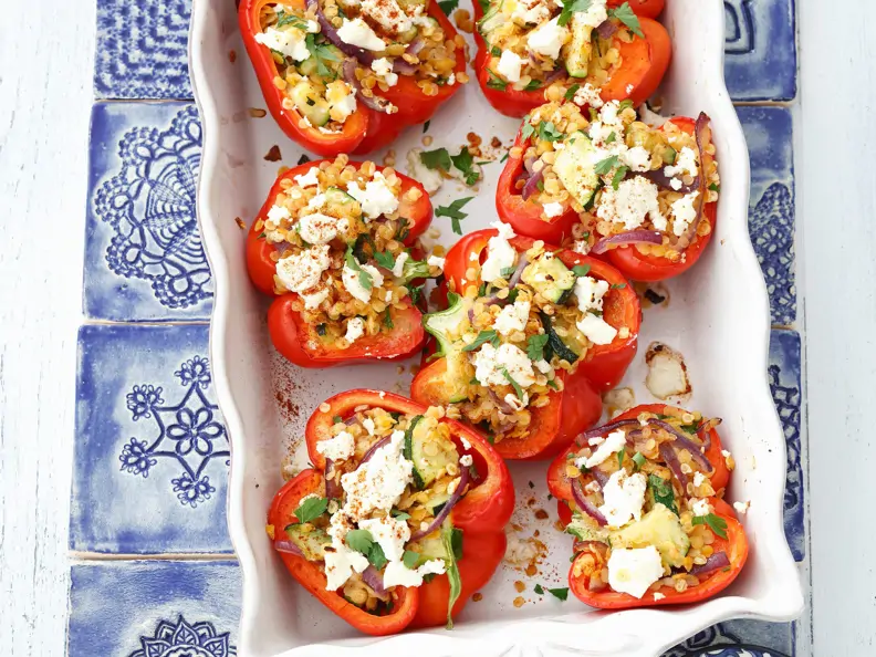 Gefüllte Paprika mit Zucchini und Feta