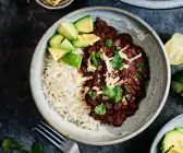 Schwarze-Bohnen-Mole mit Avocado und Reis