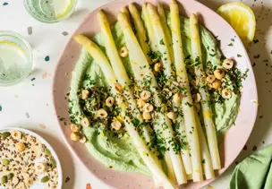 Weißer Spargel mit Spinat-Feta-Creme