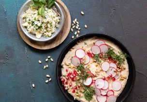 Loaded Hummus mit Kräutercouscous