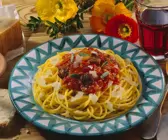 Spaghetti mit Geflügelleber-Tomatenragout