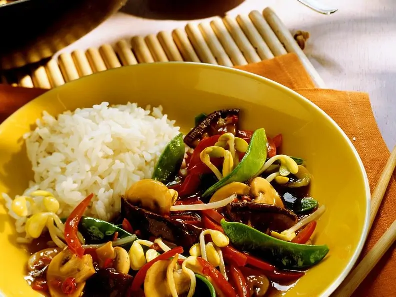 Wok-Gemüse mit Reis
