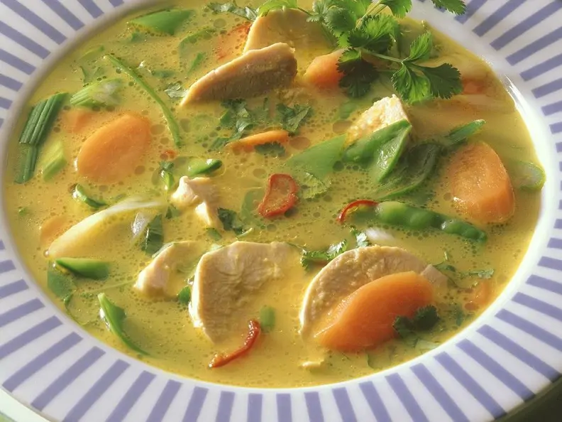 Scharfe Hühner-Gemüsesuppe