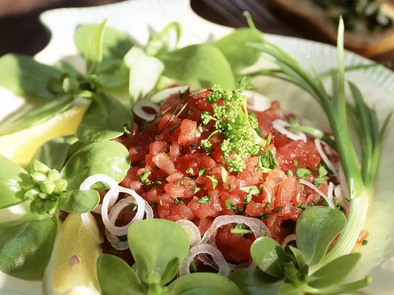 Thunfischtatar mit Portulak