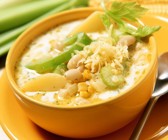 Cremige Gemüsesuppe mit weißen Bohnen