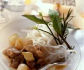 Perlhuhnragout mit Nudeln