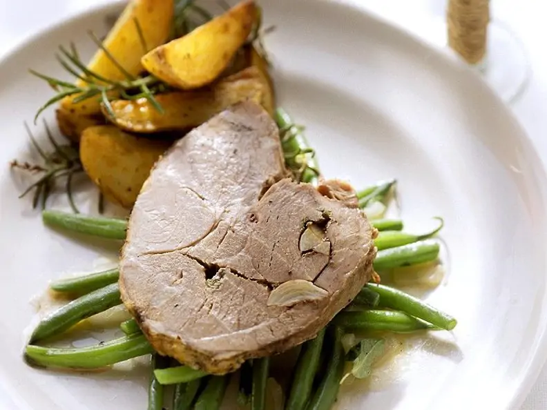 Gefüllter Lammbraten mit Gemüse