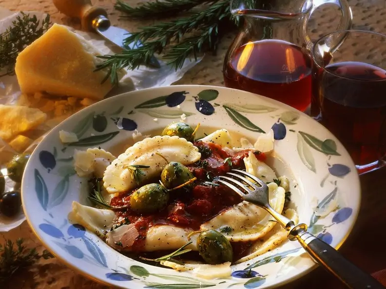 Ricotta-Teigtaschen mit Tomatensauce