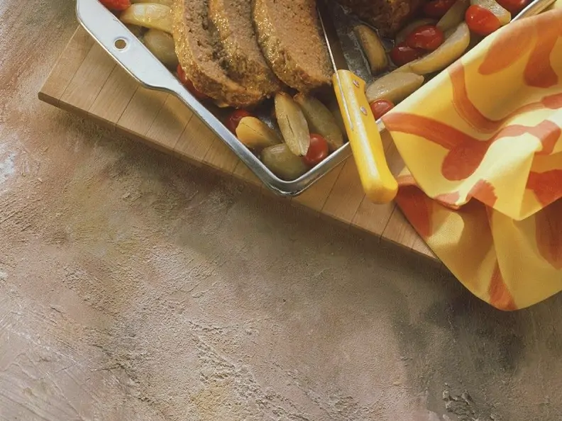 Hackbraten mit Kartoffeln und Tomaten