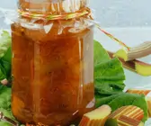 Rharbarberkompott mit Campari und Pfeffer