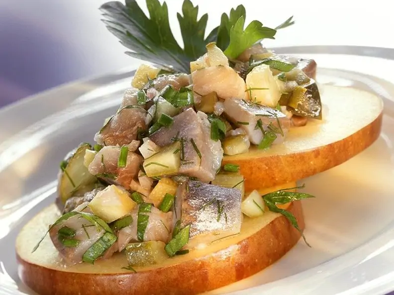 Matjessalat mit Apfel