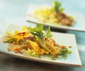 Farfalle-Salat mit Erdnuss-Dressing