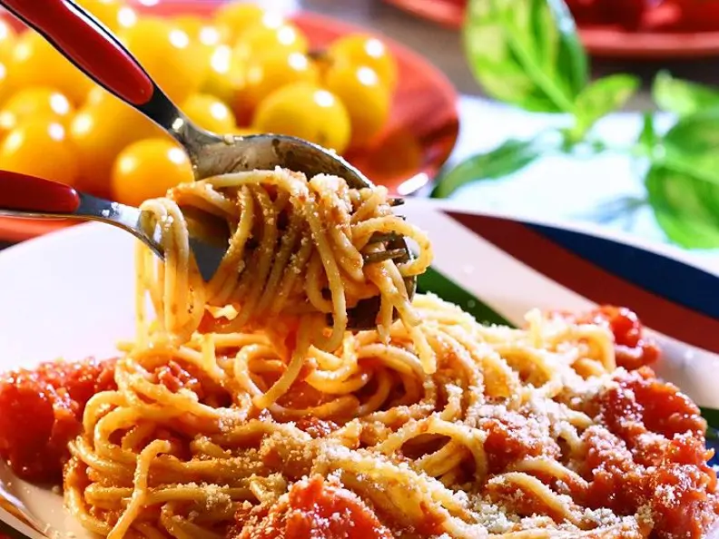 Spaghetti mit Tomatensauce