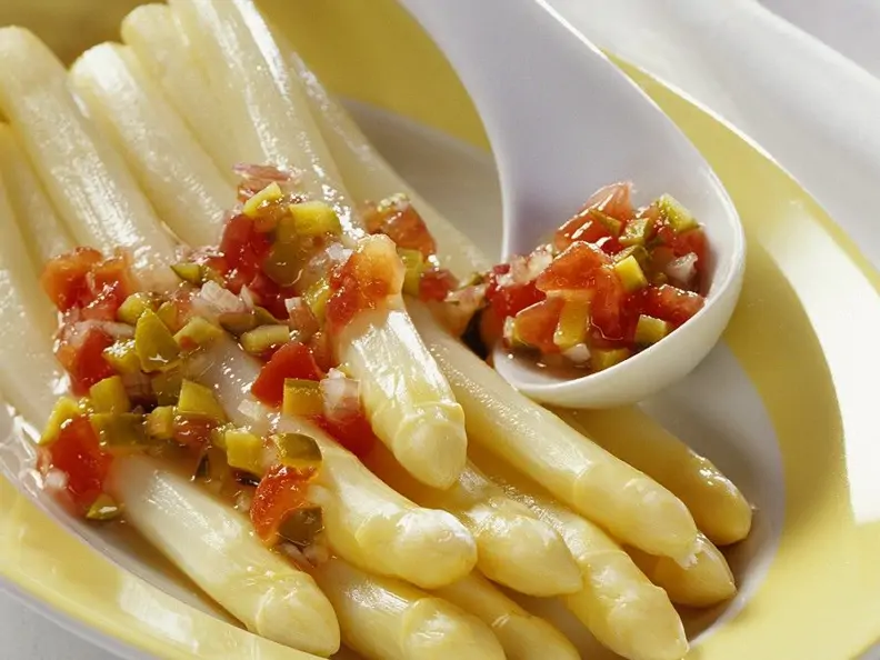 Marinierter Spargel mit Relish