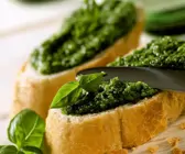 Crostini mit Pesto