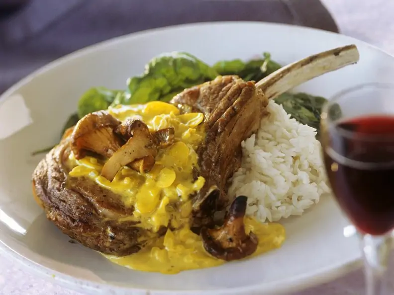 Kalbskoteletts mit Currysauce