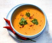 Fruchtige Kürbissuppe mit Chili und Koriander