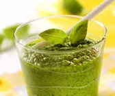 Basilikum-Pesto mit Knoblauch