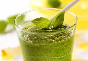 Basilikum-Pesto mit Knoblauch