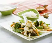 Tofu mit Wokgemüse und Reis