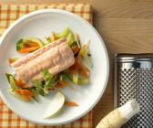 Gedämpfter Lachs mit Gemüse