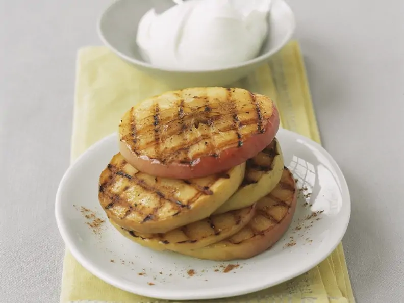 Gegrillter Apfel mit Quark