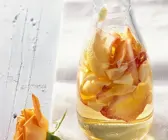 Rosenblütenessig