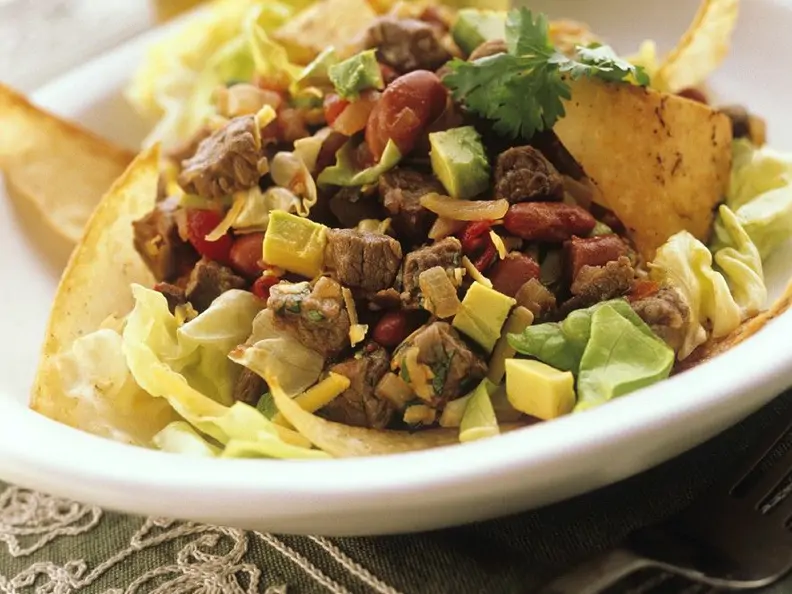 Rindfleischsalat mit Maischips