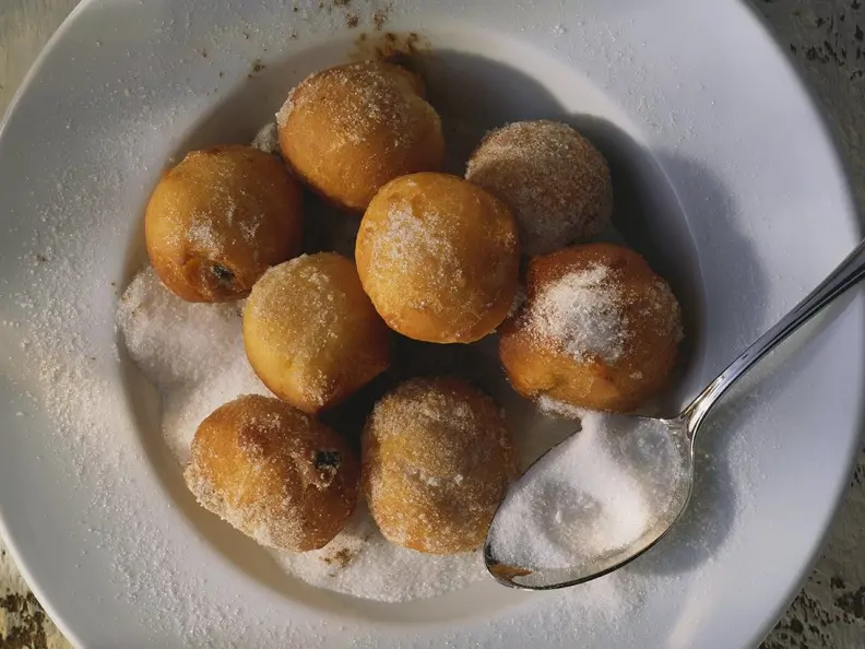 Süßes Kartoffel-Schmalzgebäck