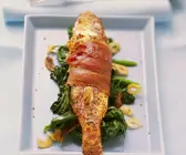 Gegrillte Rotbarbe mit Spinat