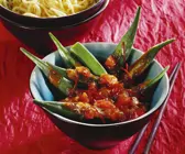 Okraschoten mit Tomatensauce