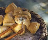 Blätterteigtaschen mit Käse