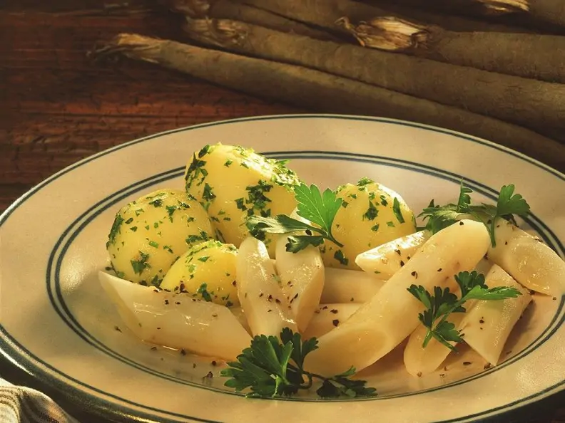 Schwarzwurzeln mit Petersilienkartoffeln