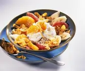Müsli mit Früchten und Quark