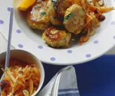 Putenfrikadellen mit Möhrensalat