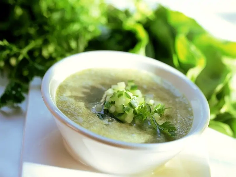 Kalte Kartoffel-Gurkensuppe
