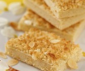 Butter-Mandelkuchen mit Hefeteig