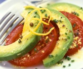 Tomatensalat mit Avocado